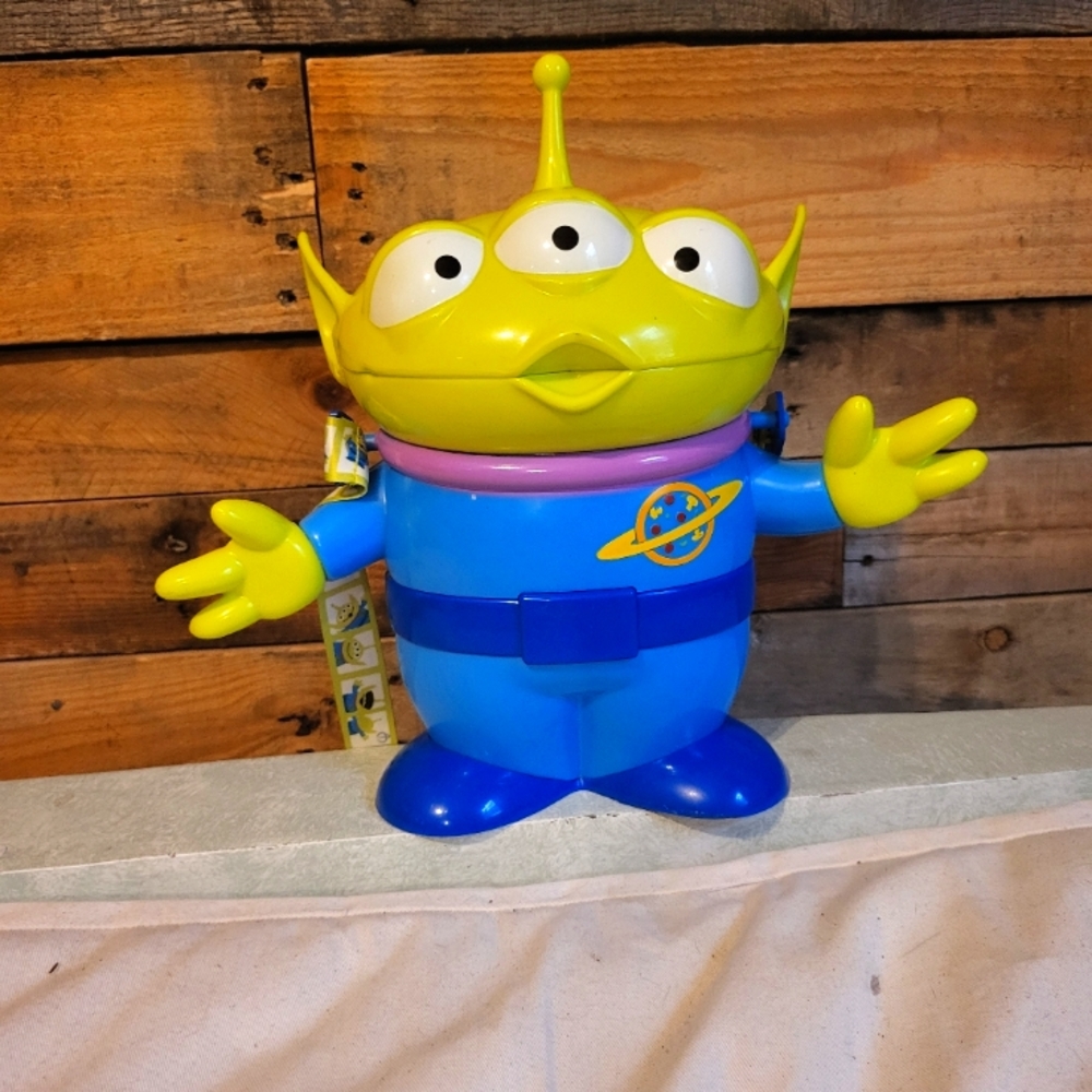 Alien popcorn holder from Disney